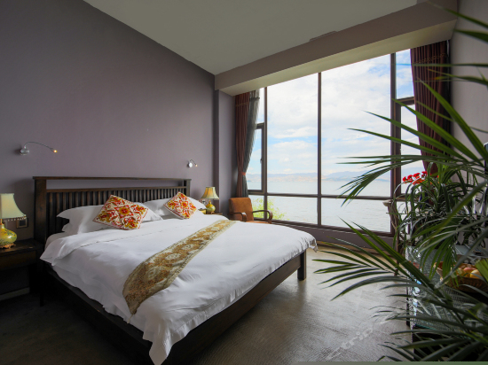 临水海景大床房