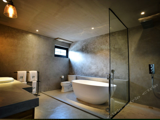 花园汤池情侣房