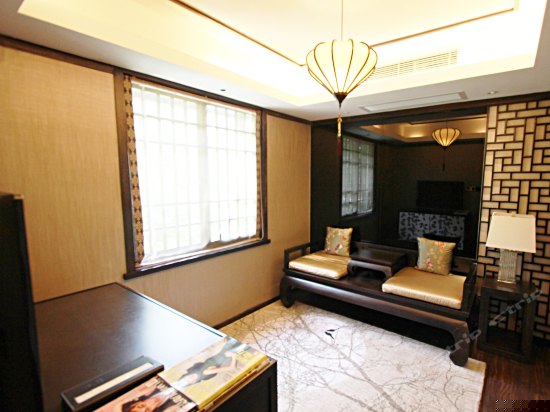 禅意套房（带阳光书房)