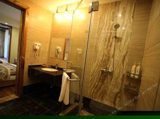 云花火山汤池花园豪华亲子套房