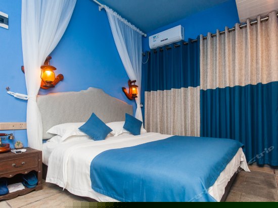 蔚蓝实光大床房