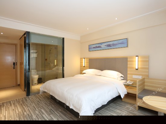 温馨蜜月高级大床房