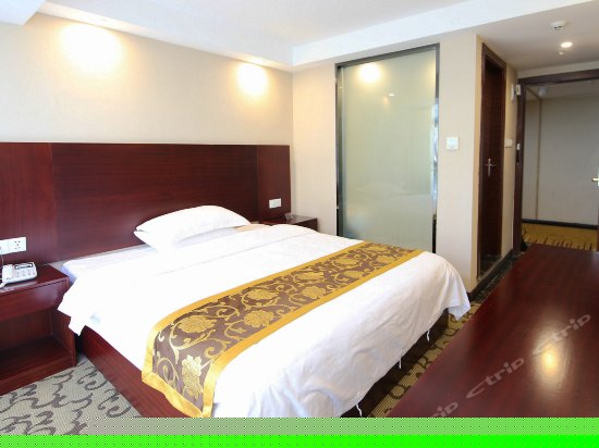 精品阳光大床房