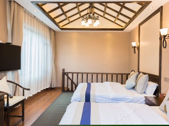 私家花园复式温馨家庭房