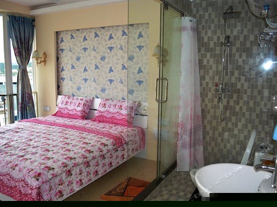 落地窗海景大床房