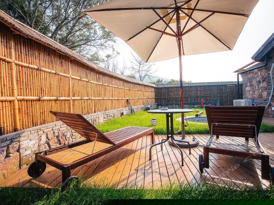 后现代独立温泉房