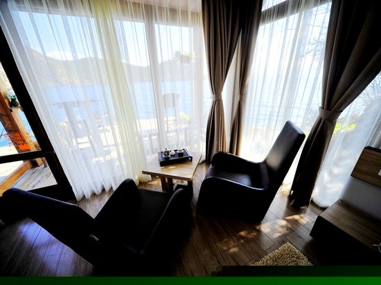 全湖景情侣蜜月房