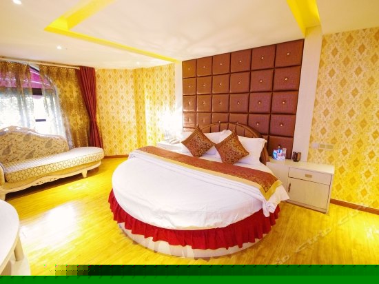 情侣豪华大床房