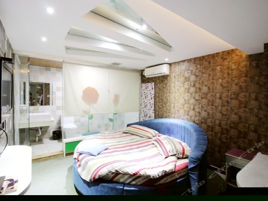 时尚主题圆床房