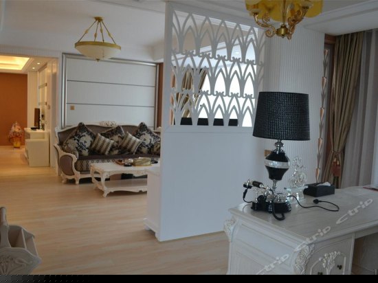 豪华别墅园景蜜月套房