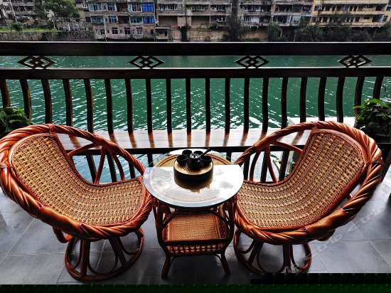 精品河景阳台大床房