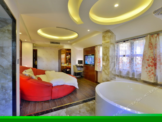 花园江景露台蜜月大床房