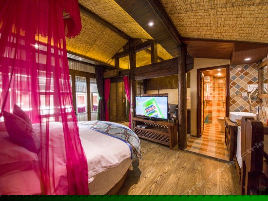 紫羽花梦蜜月圆床房