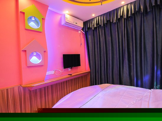 情侣主题圆床房