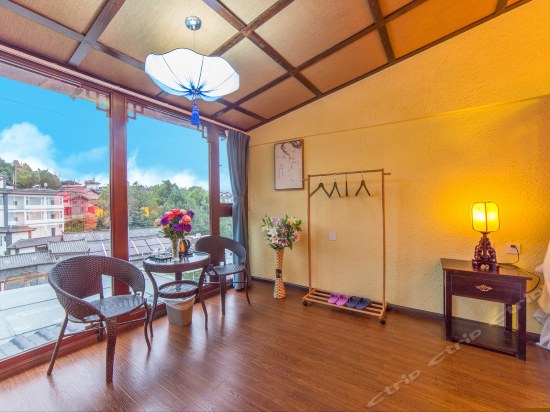 阳光观景大床房