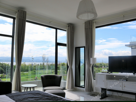 高级海景阳台大床房