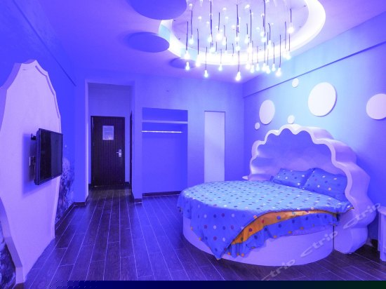 在云端系列圆床房