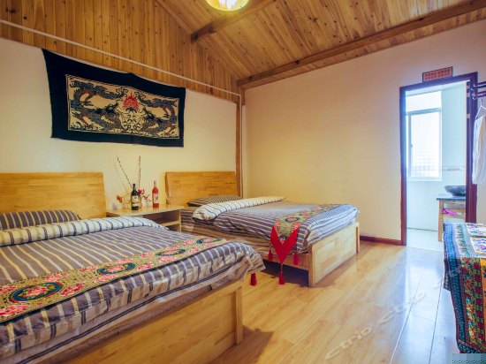 二楼阳光天窗双床房