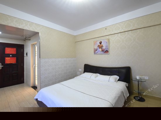 豪华电脑大床间