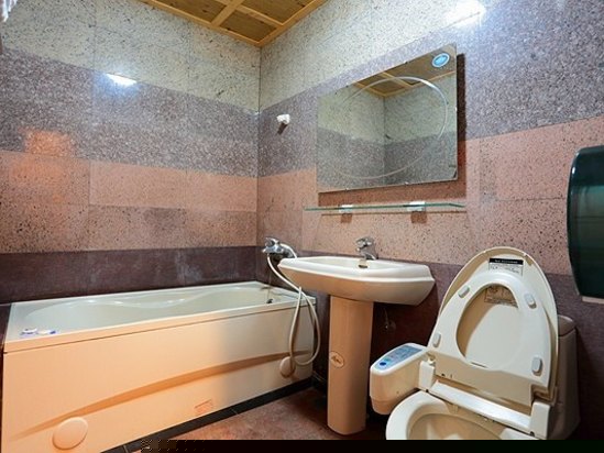 原木景观四人房