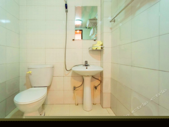 临河现代景观大床房