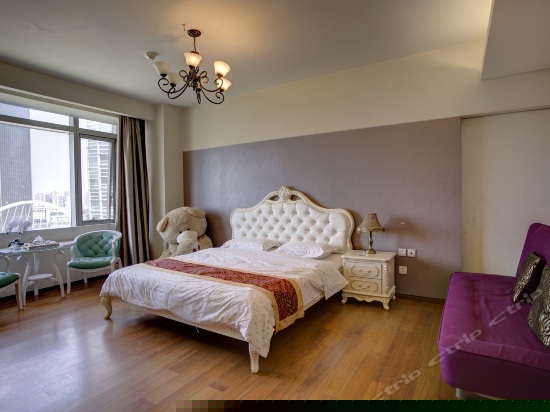 豪华海河景大床房