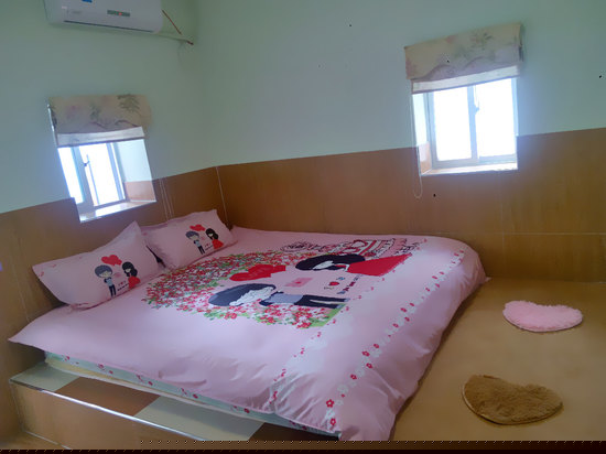 榻榻米阳台大床房