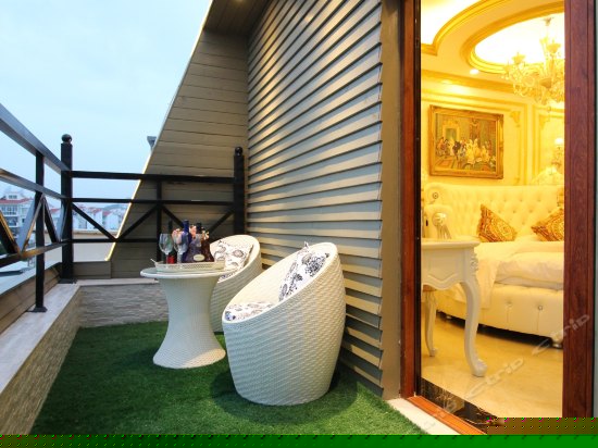 奢华宫廷圆床房