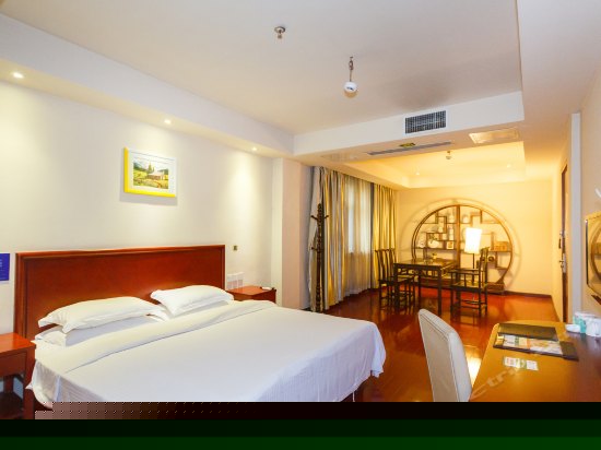 豪华大床房