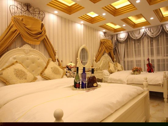 豪华宫廷家庭房