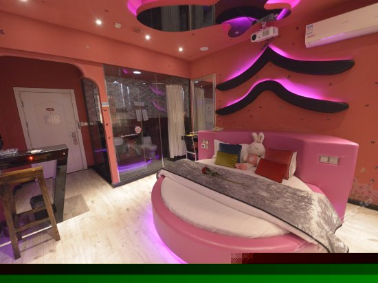 主题经典圆床水床房