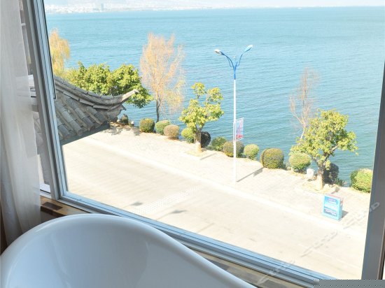 海景豪华情侣大床402房403房