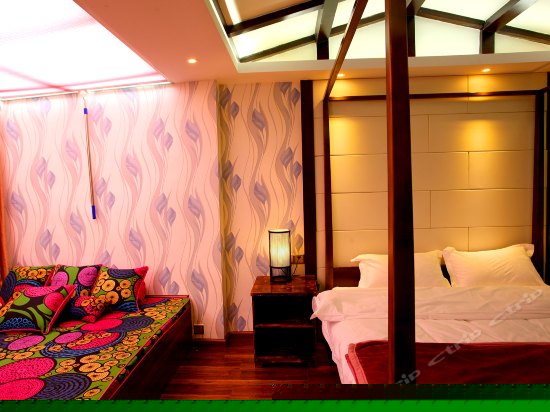 星辉星空榻榻米大床房