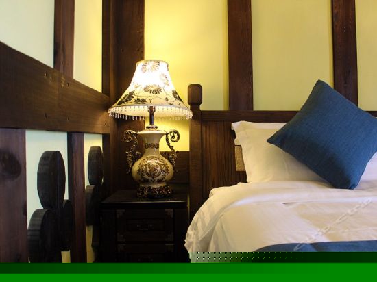 泳池海景双人房