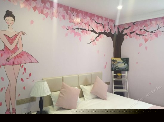 浪漫主题大床房