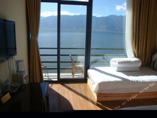 二楼正面临海带阳台海景标间