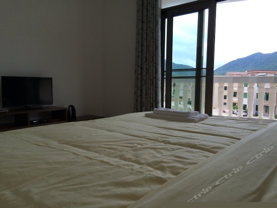 温馨大床房（带阳台）