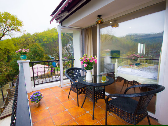 极致山景套房（露台景观）