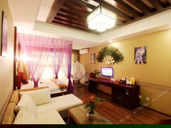 浪漫蜜月大床房