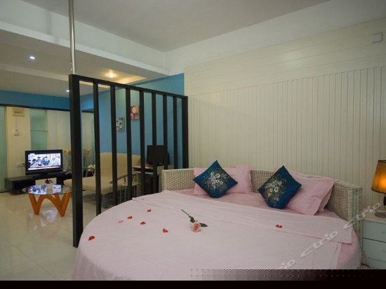 电脑海景圆床房