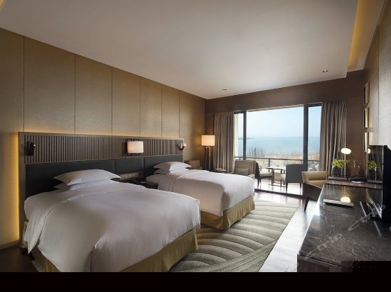 豪华湖景双床房