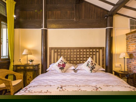 二楼奢华大床房