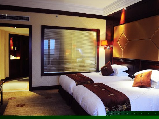 高级湖景双床房