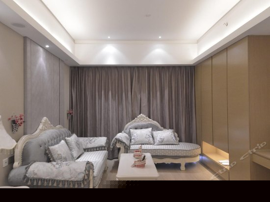 豪华泉景家庭房