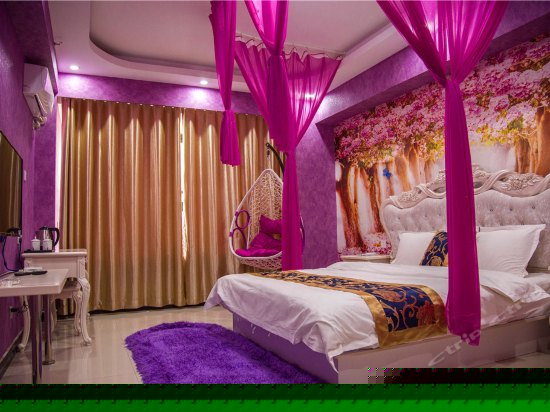 时尚情侣大床房