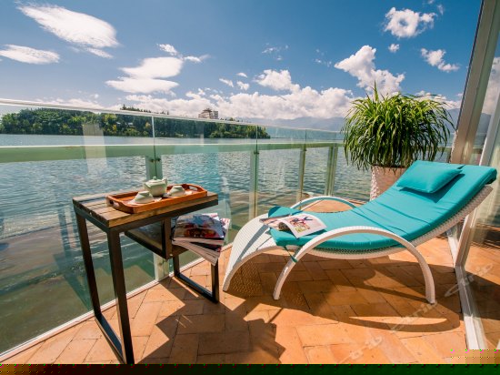 正面270°临水阳台海景大床房（观苍洱）