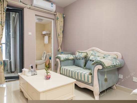 高层奢华大床房