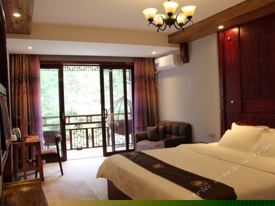 豪华江景大床房