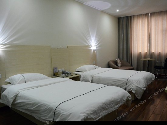 豪华电脑双床间