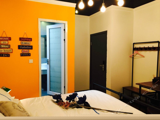 LOFT工业风豪华大床房